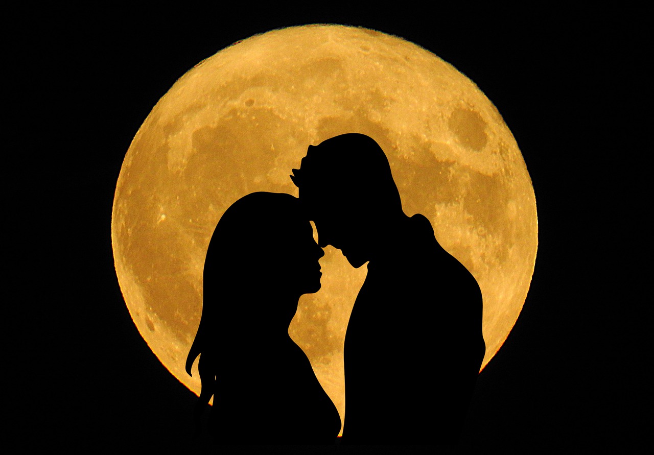 夫妇, 爱, 月亮
