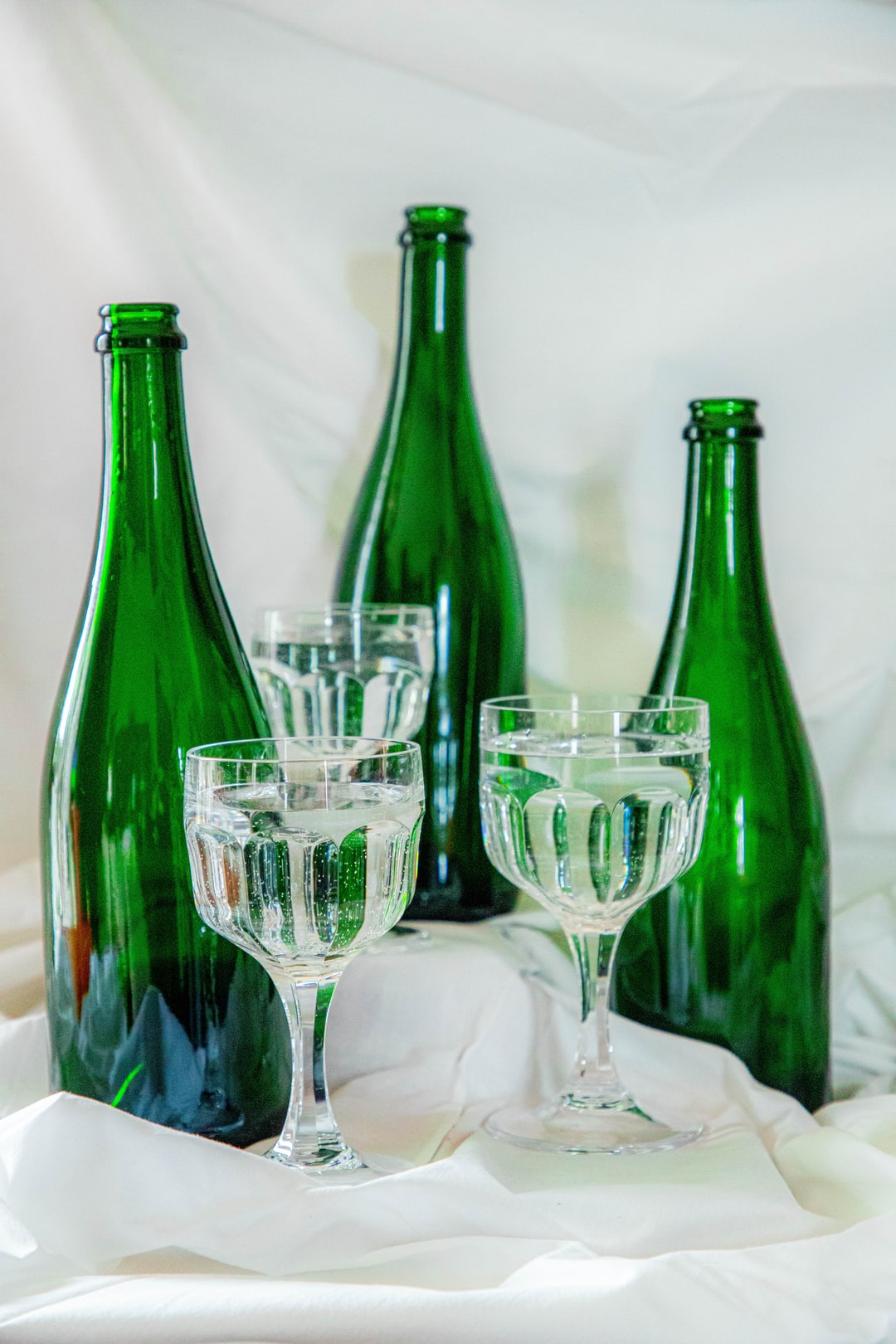 玻璃瓶,桌子,绿色,白色