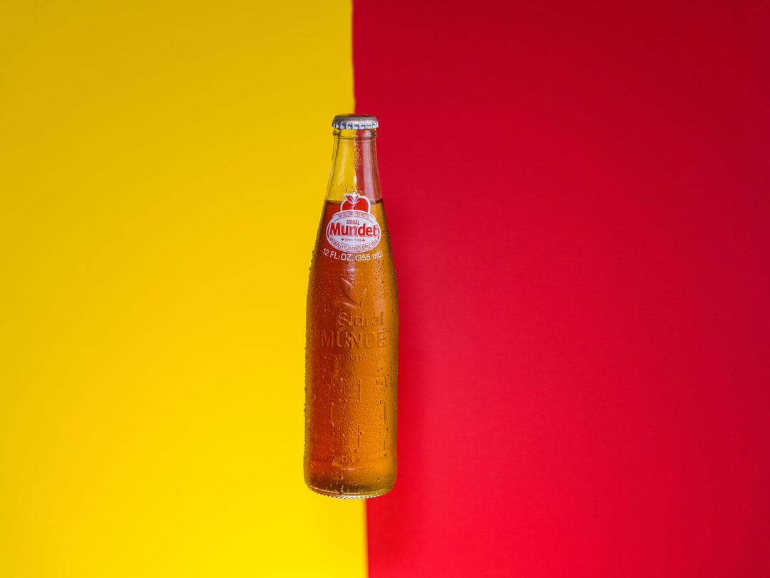 玻璃瓶,橙色,液体,透明